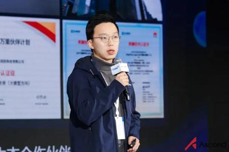 从“在厕所改代码”到AI创业,这位在读博士一出手即斩获千万融资