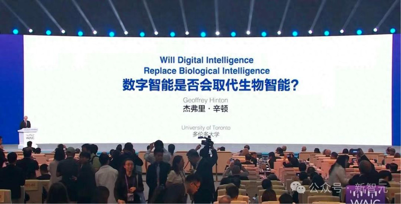 WAIC唯一指定C位，AI「国家队」又赢麻了！秒懂Hinton伦敦腔