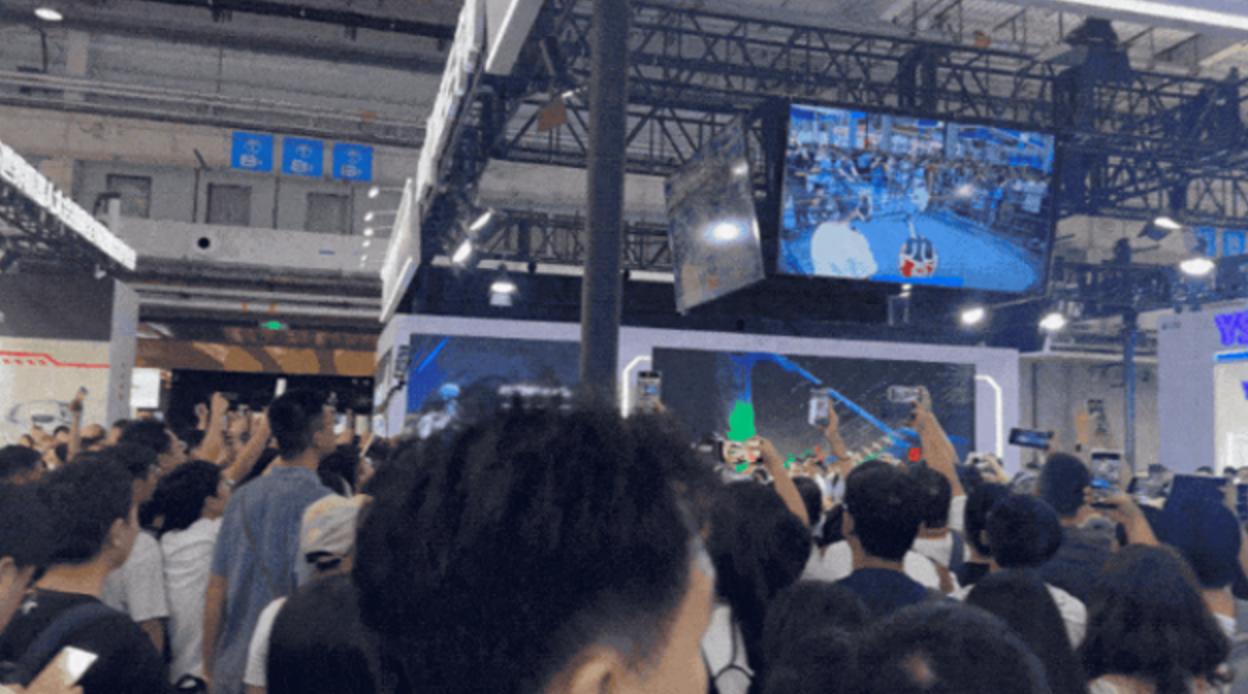 哇塞，今天北京被机器人人人人人塞满了！