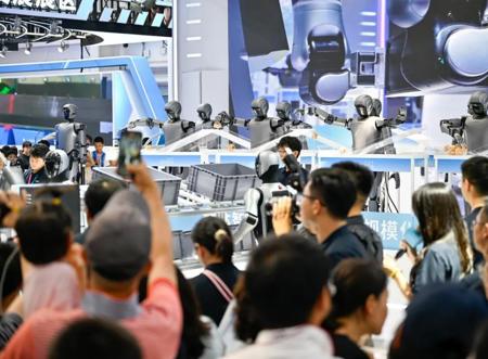 人形机器人撕掉“花瓶”标签还要多久？亿元大单“破冰”，商业化元年终于来了