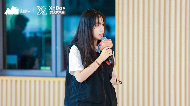 一位清华00后女生爆红