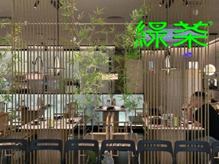 “初代网红餐厅”靠外卖回血？